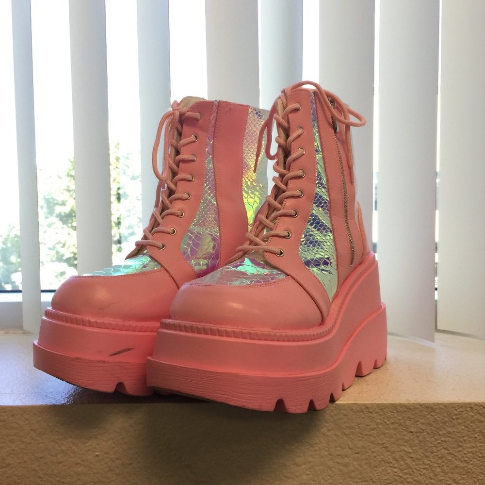PRE LOVED Cape Robbin -Pink Poison Platforms Boots PNK/11- SH228